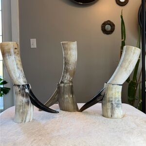 Elegant Horn Cup (3) With Holder Set in Natural Tones